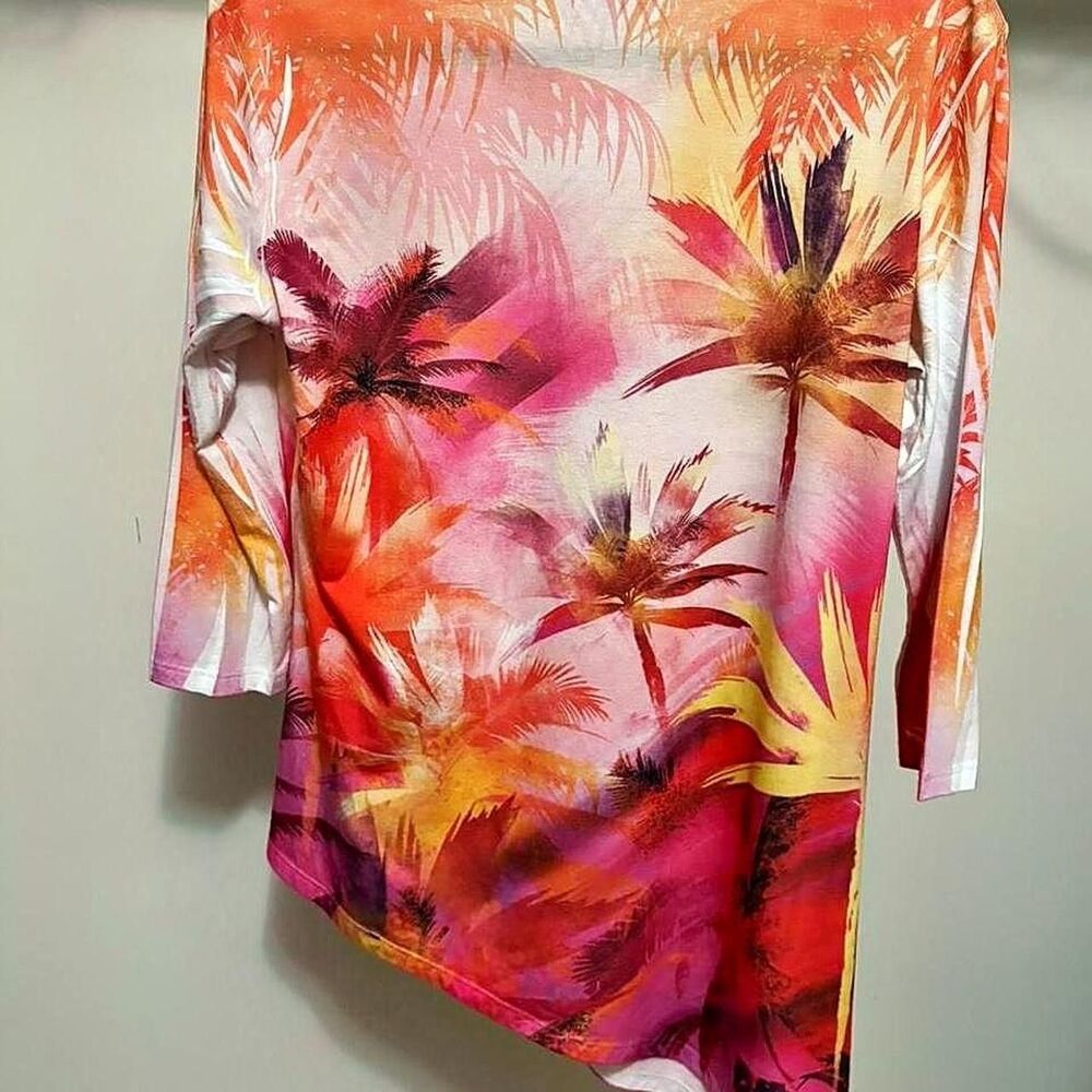 Jess & Jane Tropical Palm Print Asymmetrical Top | Rhinestone Detail | Size Medi - Picture 3 of 9